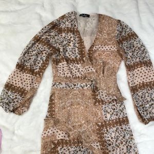 Beautiful Lulus Maxi dress size S. Unique print and only worn twice.